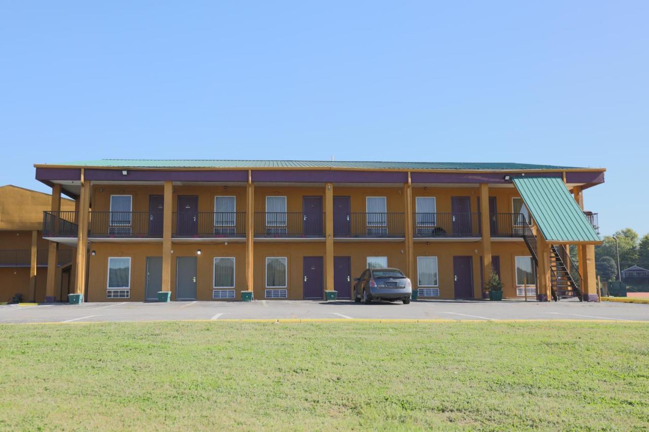 Travelers Motel 2*