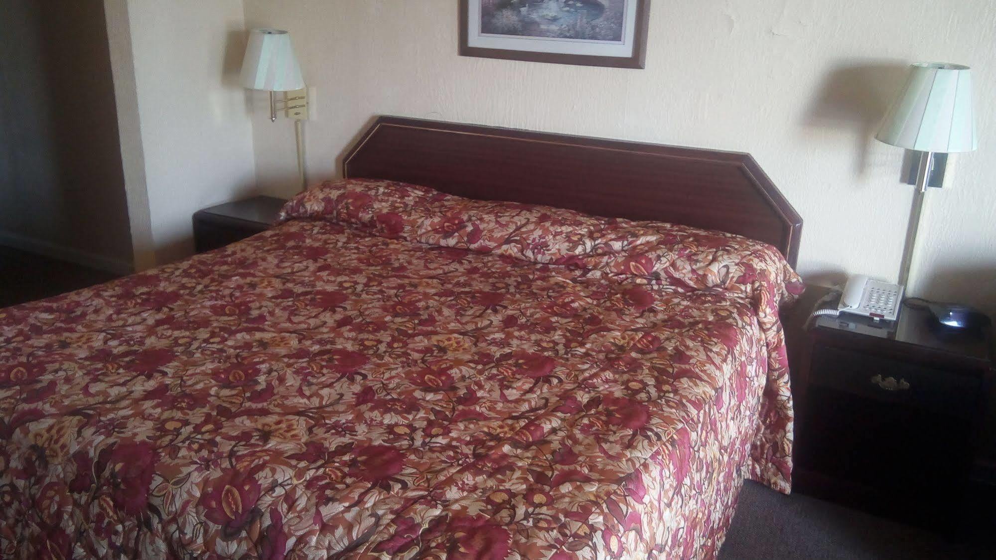 Motel Travelers 2*